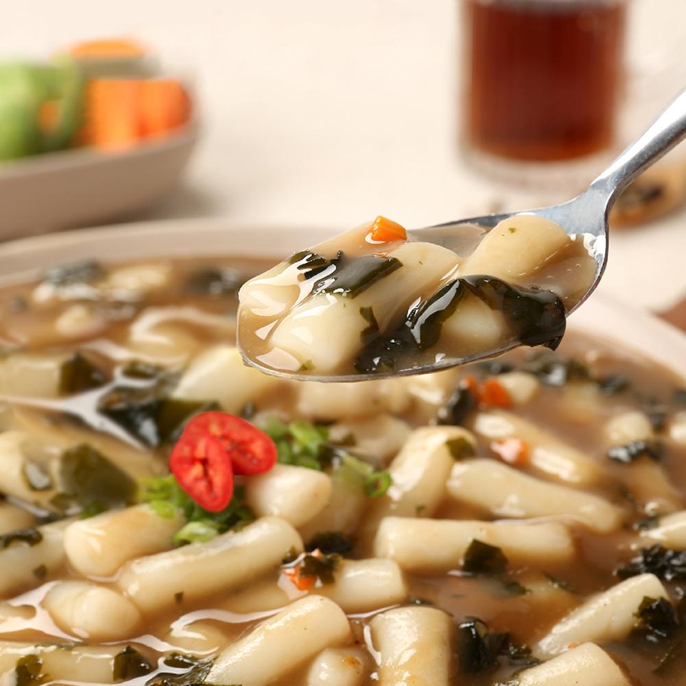 Spicy Witch Topokki- Soy sauce flavor
